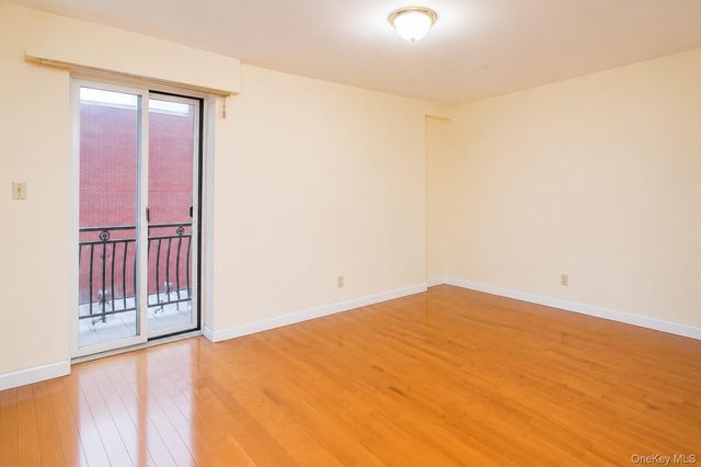 13708 S 31st Road 5D, Flushing, NY 11354