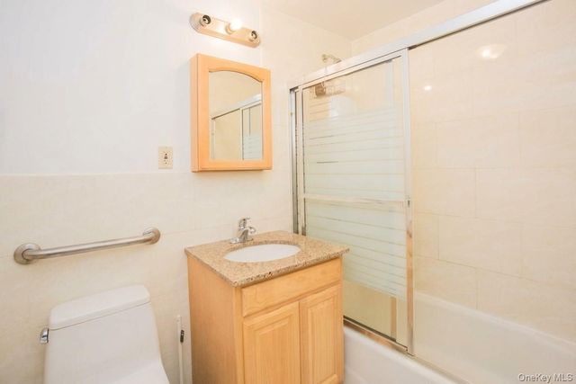 13708 S 31st Road 5D, Flushing, NY 11354