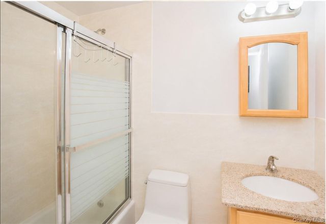 13708 S 31st Road 5D, Flushing, NY 11354