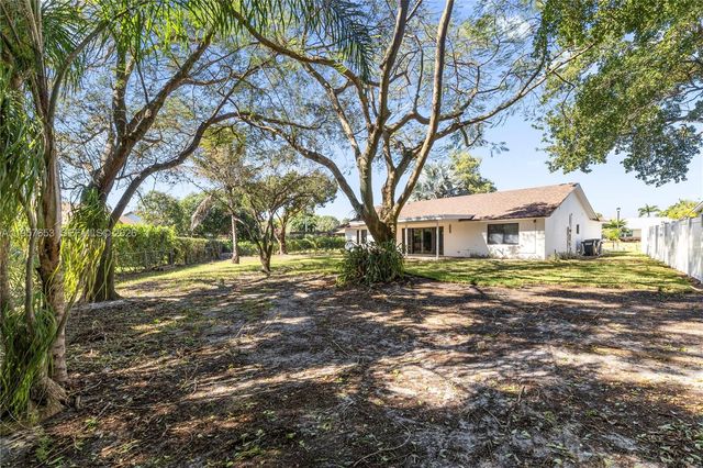 9234 Southampton Pl, Boca Raton, FL 33434