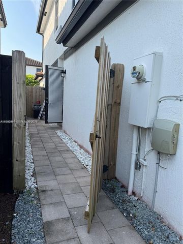 11762 SW 253rd St 1, Homestead, FL 33032