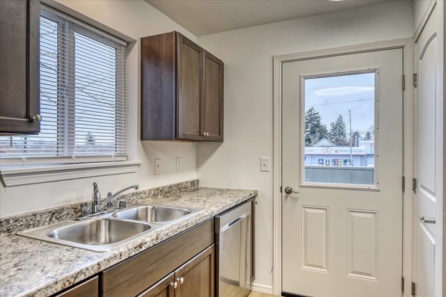 3002 N Crestline St, Spokane, WA 99207