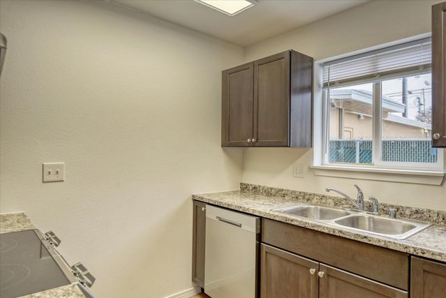 3002 N Crestline St, Spokane, WA 99207