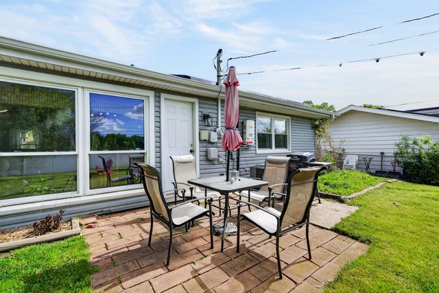 1345 Devonshire Lane, Hoffman Estates, IL 60169