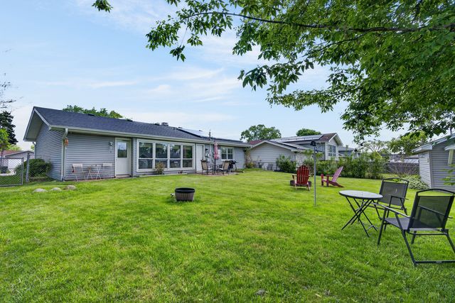 1345 Devonshire Lane, Hoffman Estates, IL 60169