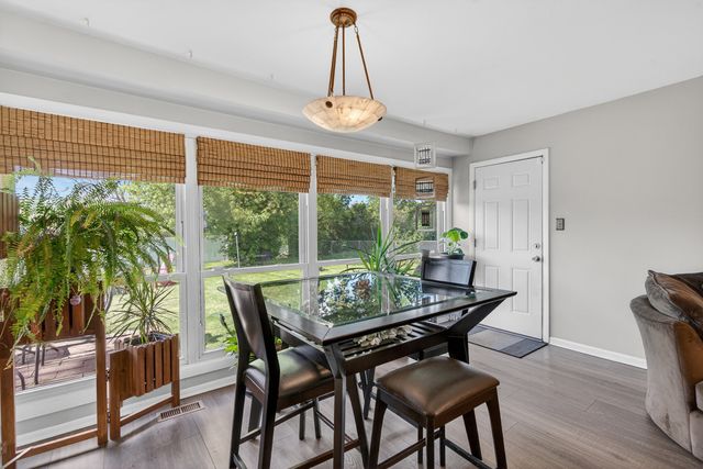 1345 Devonshire Lane, Hoffman Estates, IL 60169