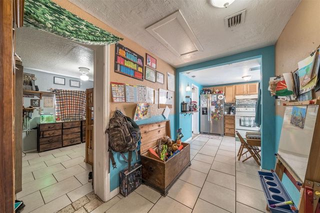 708 N SAINT CLAIR ABRAMS AVENUE, Tavares, FL 32778