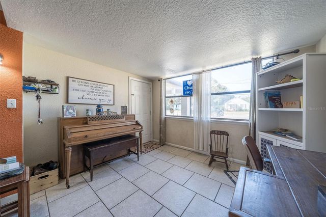 708 N SAINT CLAIR ABRAMS AVENUE, Tavares, FL 32778