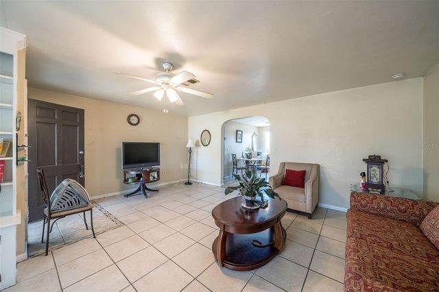 708 N SAINT CLAIR ABRAMS AVENUE, Tavares, FL 32778