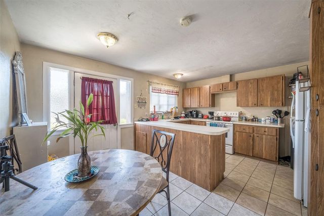 708 N SAINT CLAIR ABRAMS AVENUE, Tavares, FL 32778