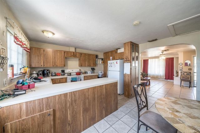 708 N SAINT CLAIR ABRAMS AVENUE, Tavares, FL 32778