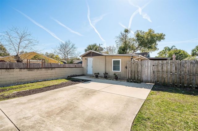 708 N SAINT CLAIR ABRAMS AVENUE, Tavares, FL 32778