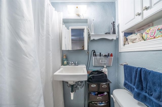 708 N SAINT CLAIR ABRAMS AVENUE, Tavares, FL 32778