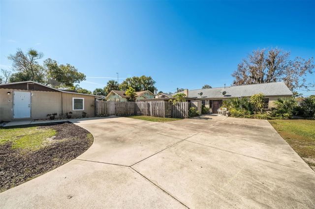 708 N SAINT CLAIR ABRAMS AVENUE, Tavares, FL 32778