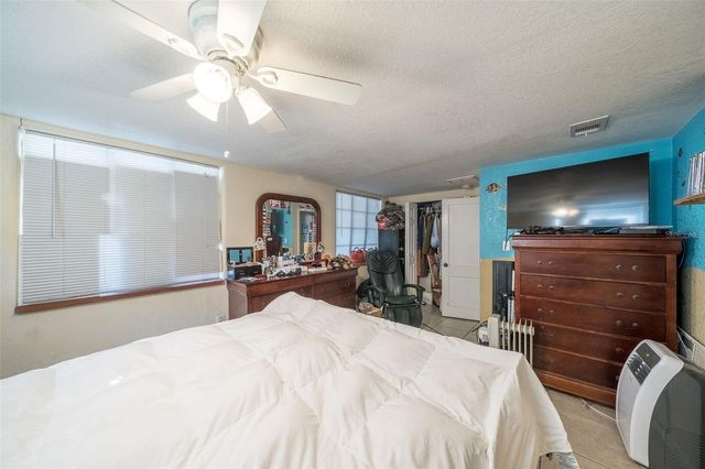 708 N SAINT CLAIR ABRAMS AVENUE, Tavares, FL 32778