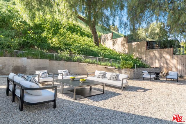 10311 Wheatland Avenue, Shadow Hills, CA 91040