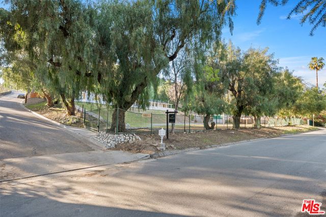 10311 Wheatland Avenue, Shadow Hills, CA 91040