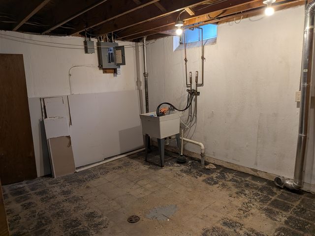 18429 Stephens Road, Eastpointe, MI 48021