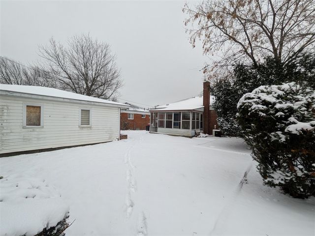 18429 Stephens Road, Eastpointe, MI 48021