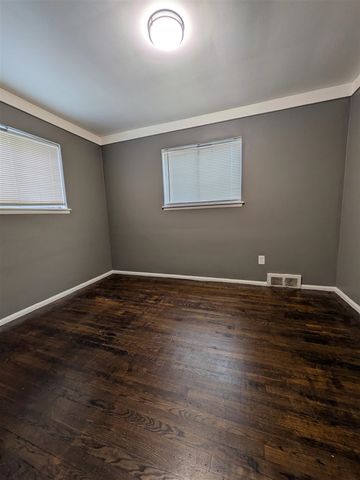 18429 Stephens Road, Eastpointe, MI 48021