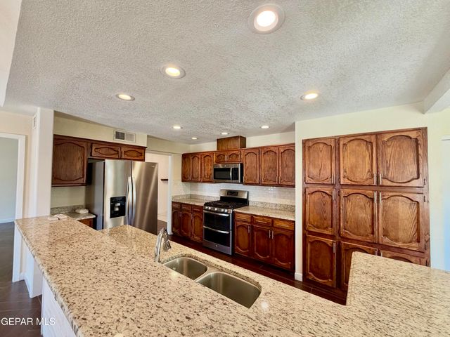 4332 LOMA DE BRISAS Drive, El Paso, TX 79934