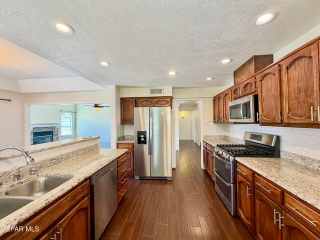 4332 LOMA DE BRISAS Drive, El Paso, TX 79934