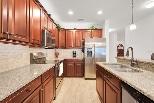 489 KESTREL DRIVE, Groveland, FL 34736