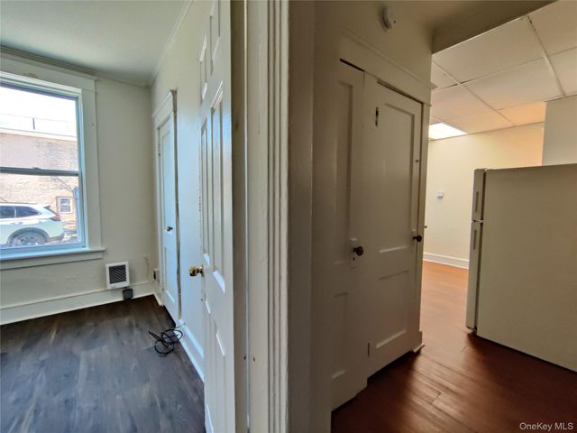 98 Montgomery Street 1, Poughkeepsie, NY 12601