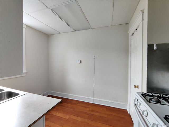 98 Montgomery Street 1, Poughkeepsie, NY 12601