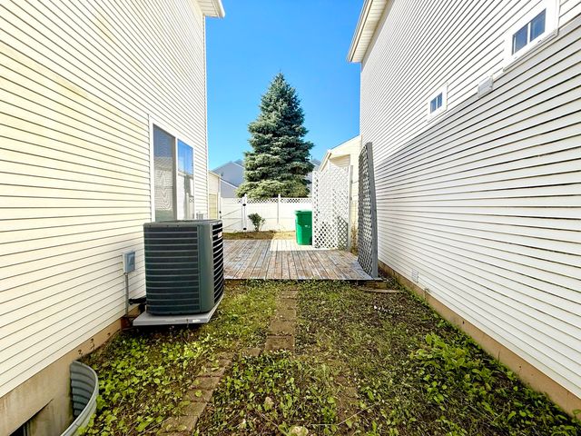 140 MOUNTAIN LAUREL Court, Romeoville, IL 60446