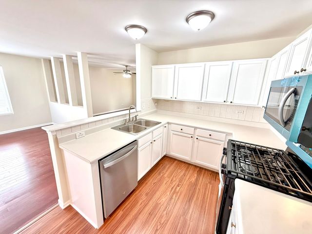 140 MOUNTAIN LAUREL Court, Romeoville, IL 60446