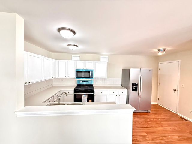 140 MOUNTAIN LAUREL Court, Romeoville, IL 60446