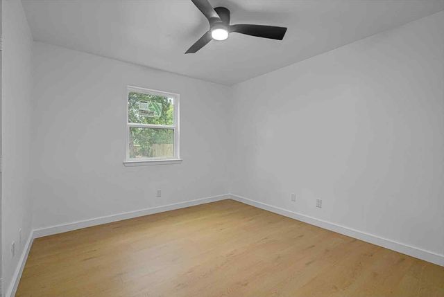 2805 2nd Avenue N, Texas City, TX 77590