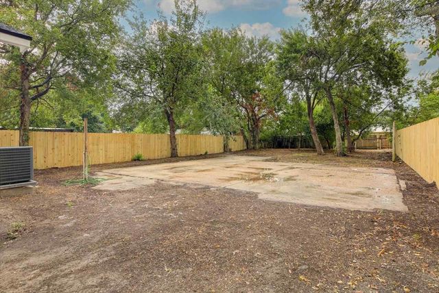 2805 2nd Avenue N, Texas City, TX 77590