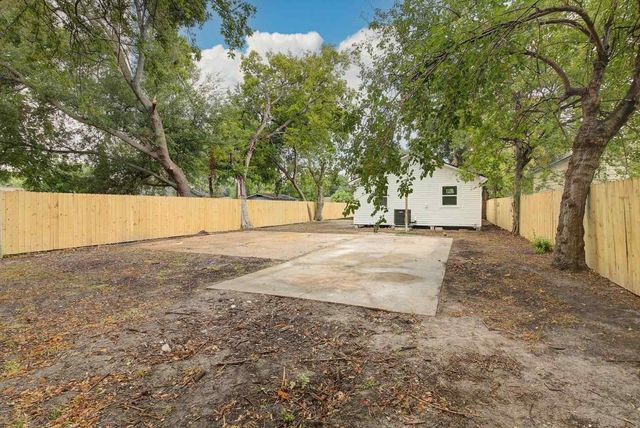 2805 2nd Avenue N, Texas City, TX 77590