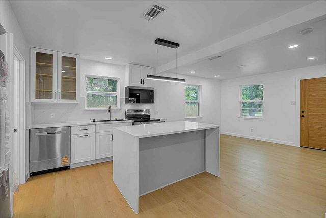 2805 2nd Avenue N, Texas City, TX 77590