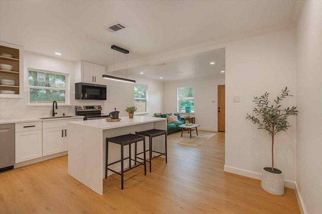 2805 2nd Avenue N, Texas City, TX 77590