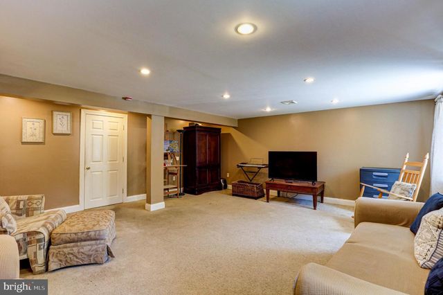 125 W THOMSON AVE, Springfield, PA 19064