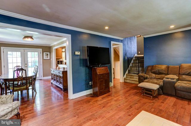 125 W THOMSON AVE, Springfield, PA 19064