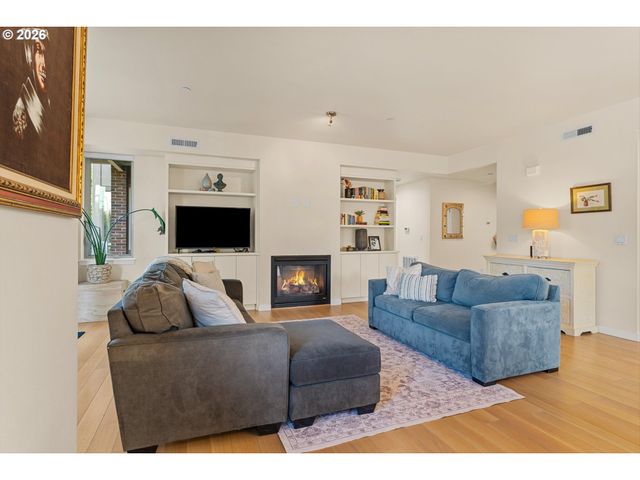 4280 S CORBETT Ave 201, Portland, OR 97239