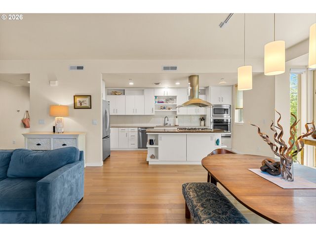 4280 S CORBETT Ave 201, Portland, OR 97239