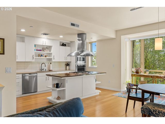 4280 S CORBETT Ave 201, Portland, OR 97239