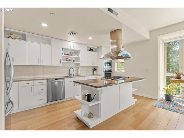 4280 S CORBETT Ave 201, Portland, OR 97239