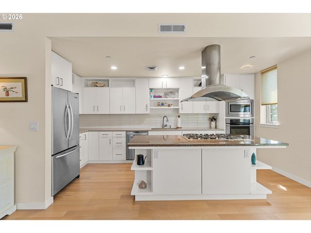 4280 S CORBETT Ave 201, Portland, OR 97239