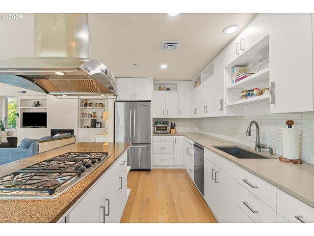 4280 S CORBETT Ave 201, Portland, OR 97239
