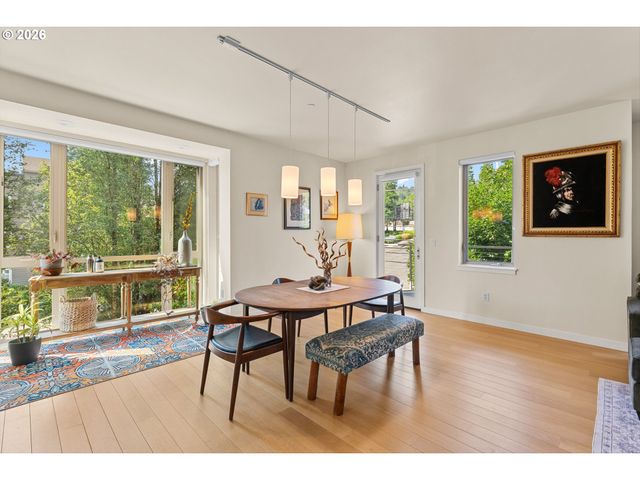 4280 S CORBETT Ave 201, Portland, OR 97239