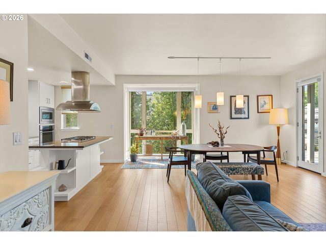 4280 S CORBETT Ave 201, Portland, OR 97239