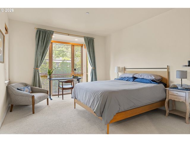 4280 S CORBETT Ave 201, Portland, OR 97239