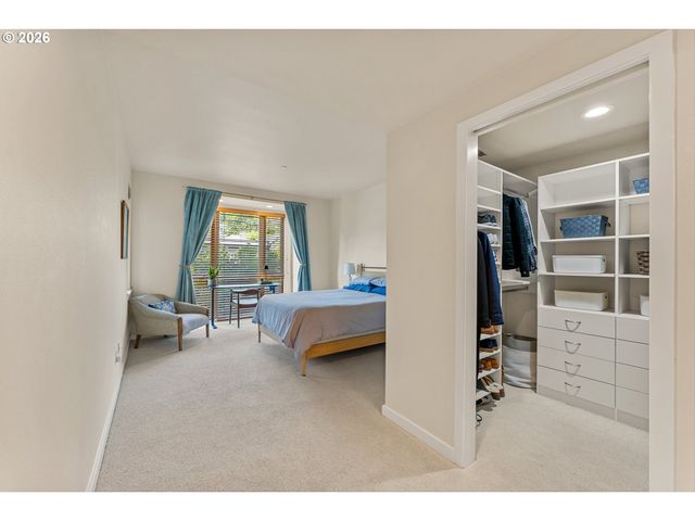 4280 S CORBETT Ave 201, Portland, OR 97239