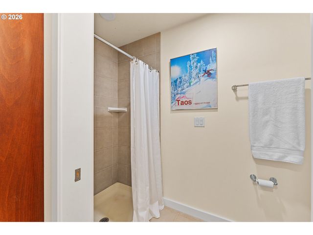 4280 S CORBETT Ave 201, Portland, OR 97239